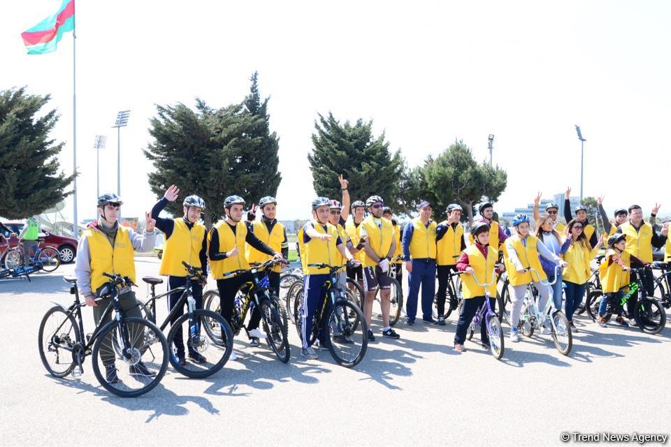 В Баку прошел велопробег под девизом «Меньше машин, больше жизни» (ФОТО)
