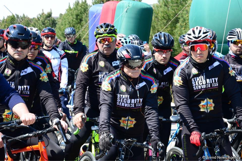 В Баку прошел велопробег под девизом «Меньше машин, больше жизни» (ФОТО)