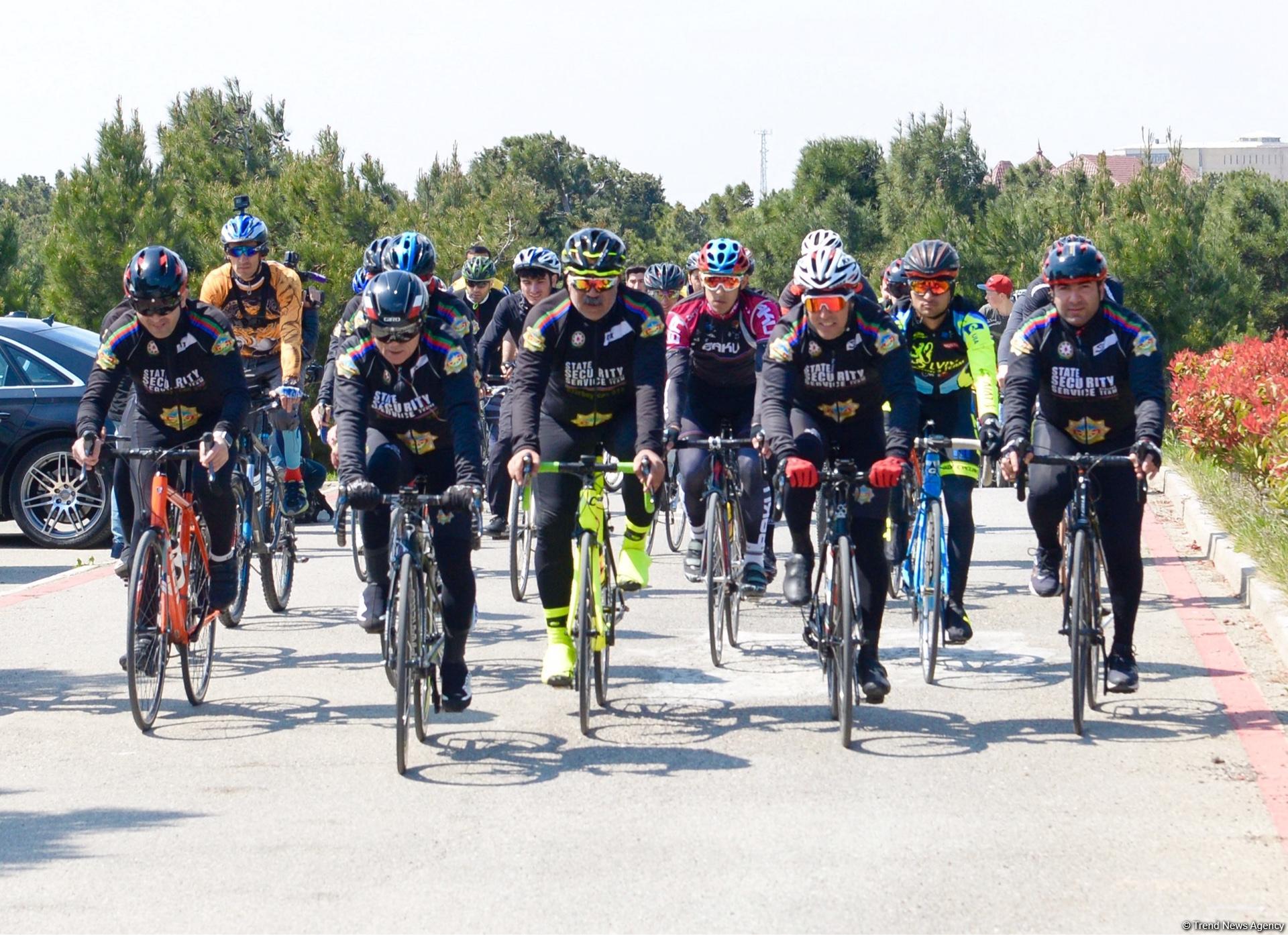 В Баку прошел велопробег под девизом «Меньше машин, больше жизни» (ФОТО)