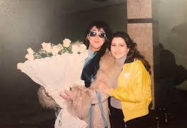 Народная артистка Азербайджана срывала в Баку афиши Лолиты (ВИДЕО)