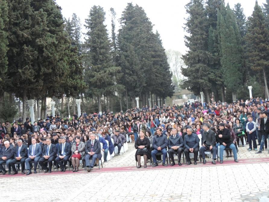 Путешествие в Агдаш: выступление канатоходца и выставка сувениров (ФОТО)