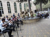 Путешествие в Агдаш: выступление канатоходца и выставка сувениров (ФОТО)