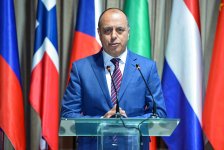 Азербайджанская чайная церемония на покер норвежца  Карлсена (ФОТО)