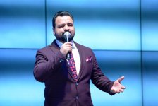 Азербайджанская чайная церемония на покер норвежца  Карлсена (ФОТО)