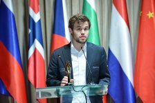 Азербайджанская чайная церемония на покер норвежца  Карлсена (ФОТО)