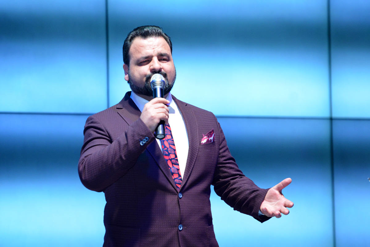 Азербайджанская чайная церемония на покер норвежца  Карлсена (ФОТО)