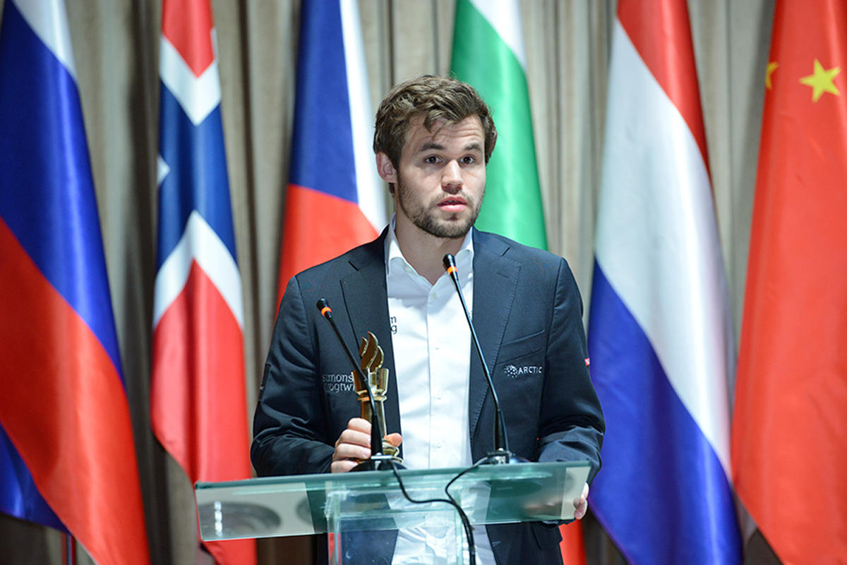 Азербайджанская чайная церемония на покер норвежца  Карлсена (ФОТО)