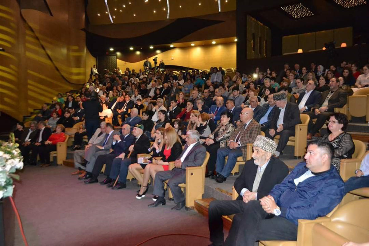 100-летний мугам и теснифы Гаджибабы Гусейнова (ФОТО)