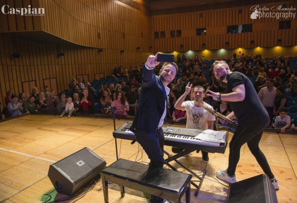 История одной любви Брендона Стоуна в Баку (ВИДЕО, ФОТО)