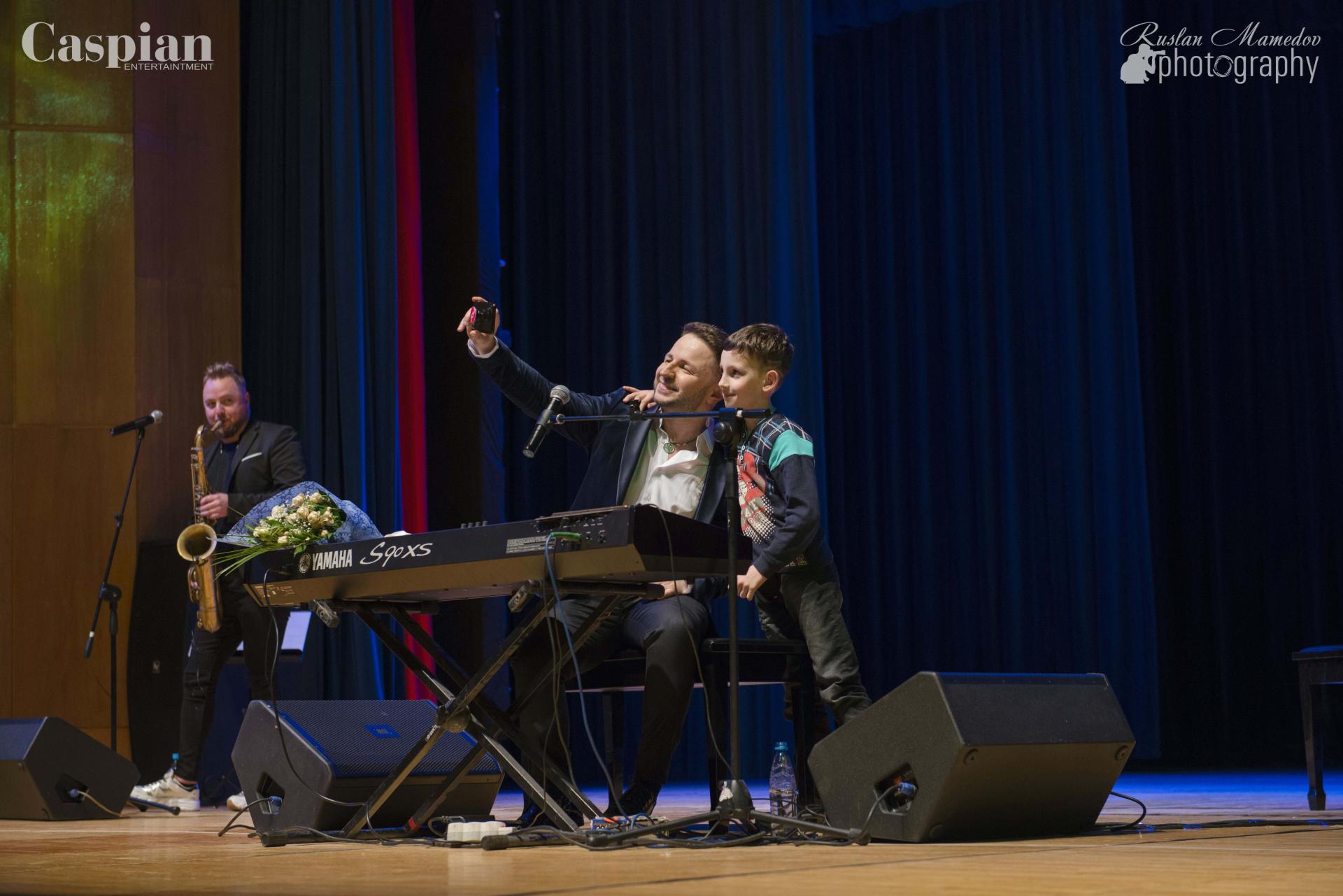 История одной любви Брендона Стоуна в Баку (ВИДЕО, ФОТО)