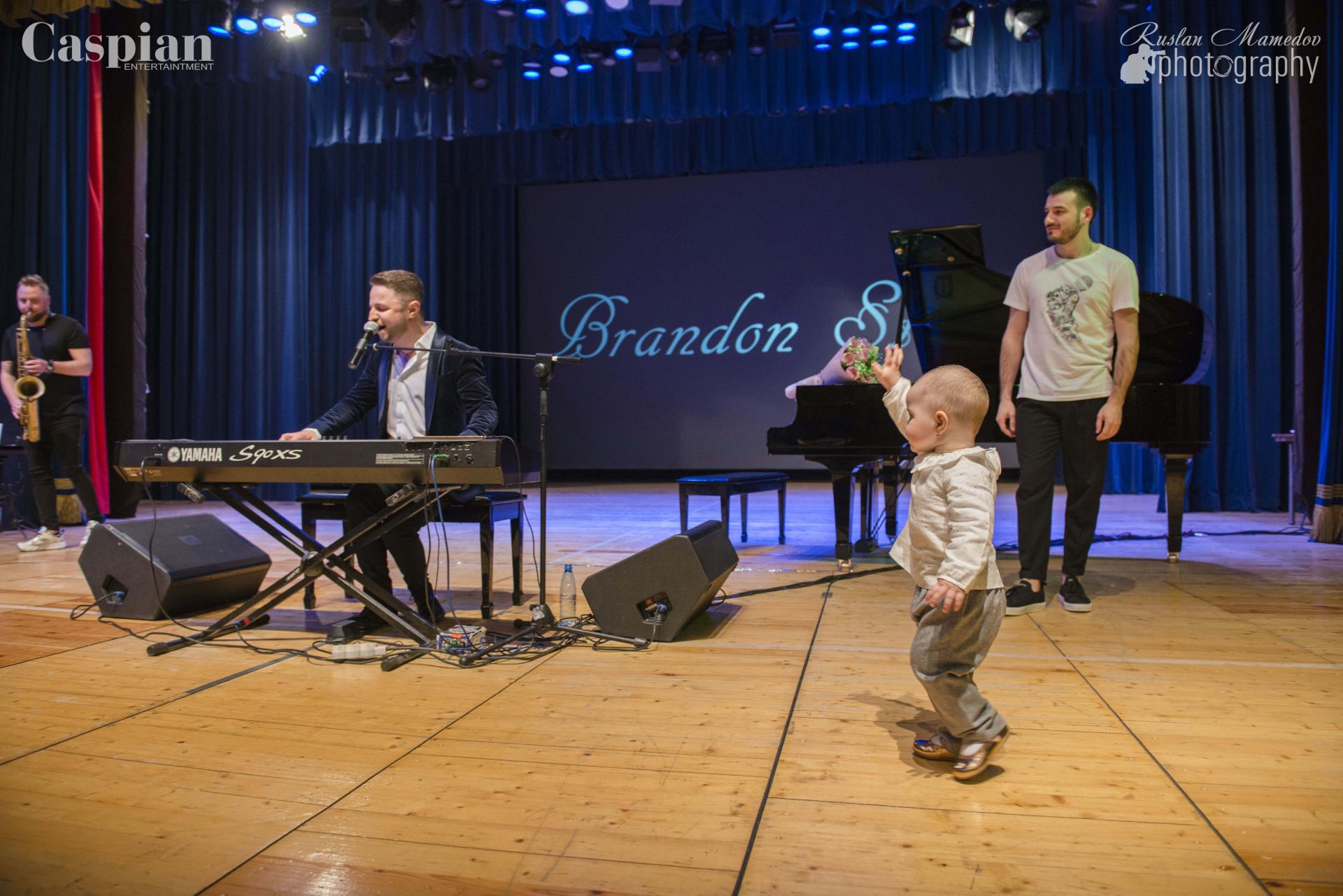 История одной любви Брендона Стоуна в Баку (ВИДЕО, ФОТО)