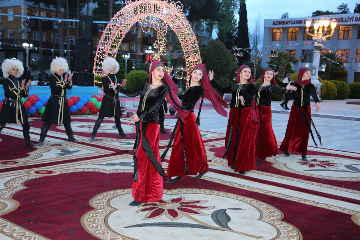 Макеты памятников архитектуры Азербайджана из обыкновенных спичек (ФОТО)