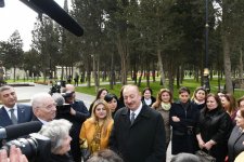 Президент Ильхам Алиев и Первая леди Мехрибан Алиева ознакомились с условиями в реконструированном парке Нефтяников в Баку (ФОТО)