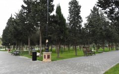 Президент Ильхам Алиев и Первая леди Мехрибан Алиева ознакомились с условиями в реконструированном парке Нефтяников в Баку (ФОТО)