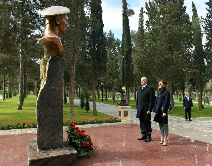 Президент Ильхам Алиев и Первая леди Мехрибан Алиева ознакомились с условиями в реконструированном парке Нефтяников в Баку (ФОТО)