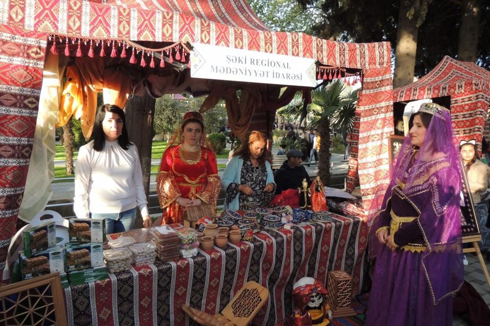 Флаги Азербайджана, Карабахские скакуны и военнослужащие (ФОТО)