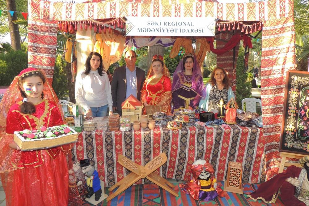 Флаги Азербайджана, Карабахские скакуны и военнослужащие (ФОТО)