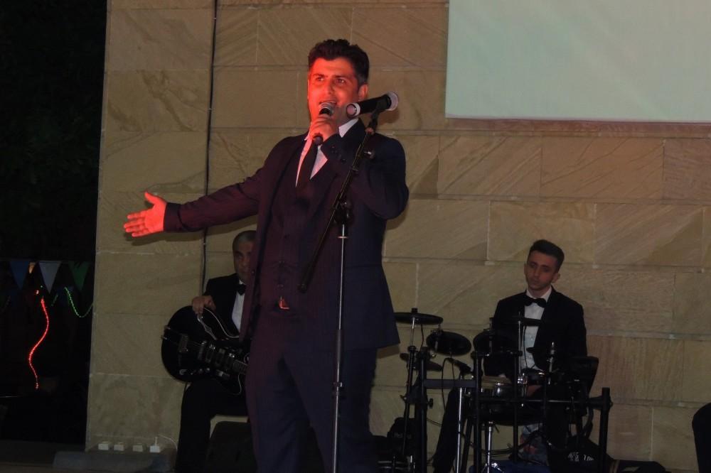 Флаги Азербайджана, Карабахские скакуны и военнослужащие (ФОТО)