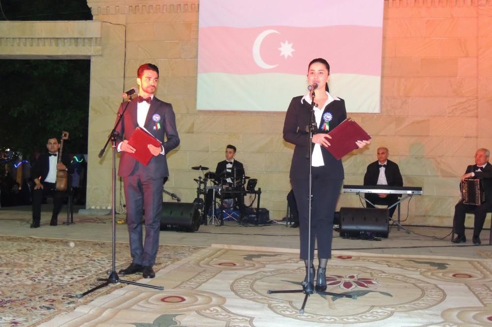 Флаги Азербайджана, Карабахские скакуны и военнослужащие (ФОТО)