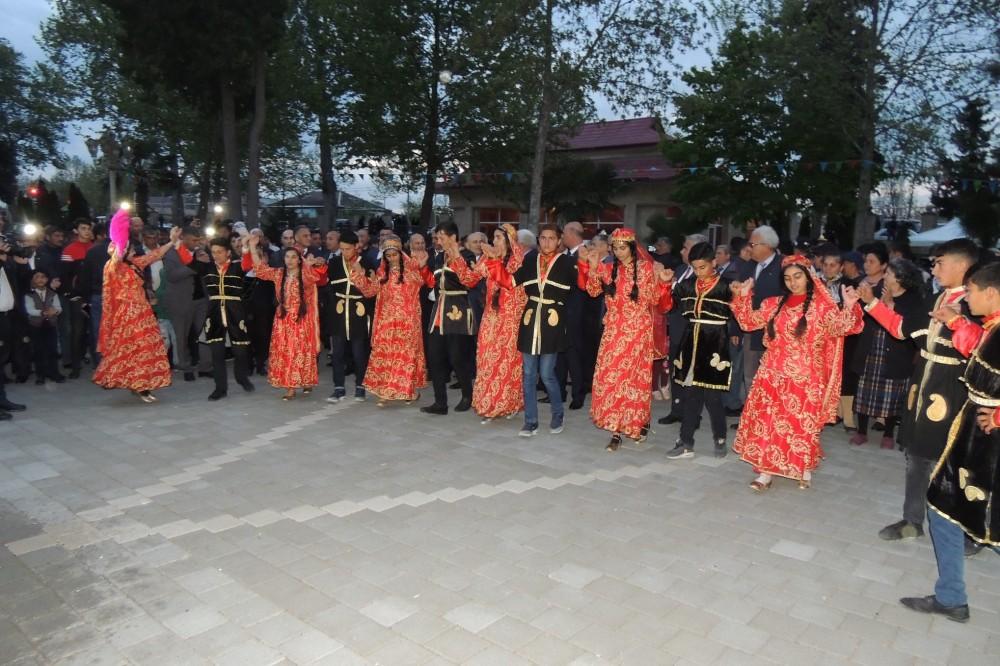 Флаги Азербайджана, Карабахские скакуны и военнослужащие (ФОТО)