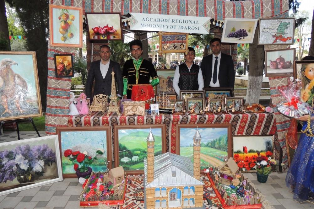 Флаги Азербайджана, Карабахские скакуны и военнослужащие (ФОТО)