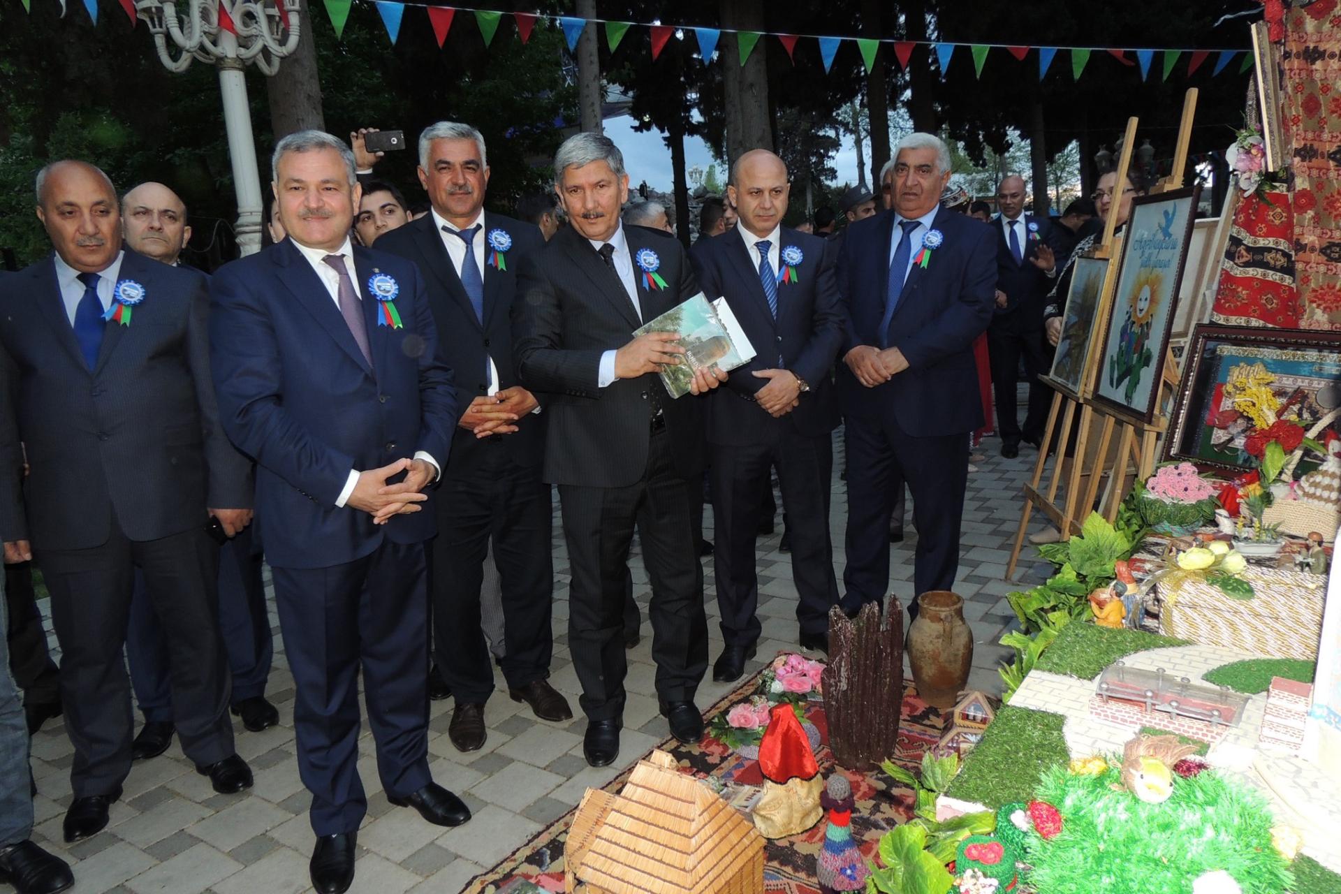 Флаги Азербайджана, Карабахские скакуны и военнослужащие (ФОТО)