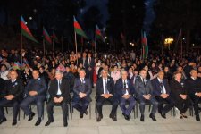 Флаги Азербайджана, Карабахские скакуны и военнослужащие (ФОТО)