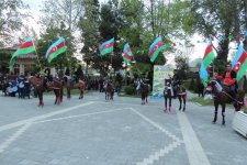 Флаги Азербайджана, Карабахские скакуны и военнослужащие (ФОТО)