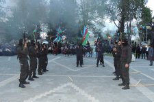 Флаги Азербайджана, Карабахские скакуны и военнослужащие (ФОТО)