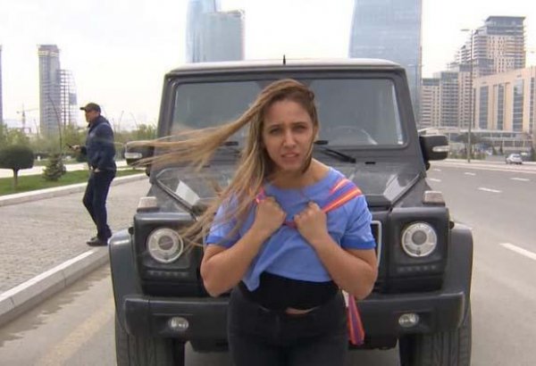 Азербайджанка сдвинула с места двухтонный джип (ВИДЕО)