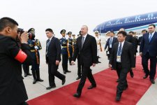Президент Ильхам Алиев прибыл с рабочим визитом в Китай (ФОТО)