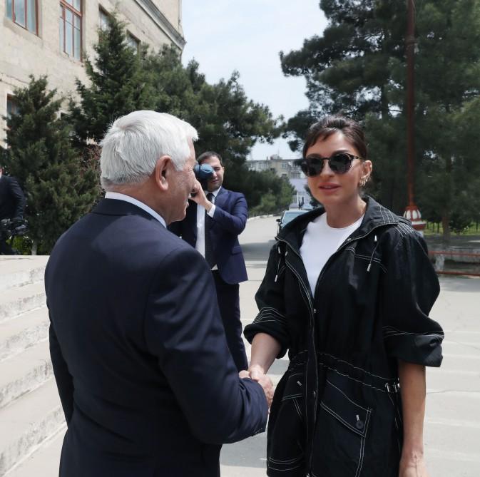 Первый вице-президент Мехрибан Алиева ознакомилась с условиями в яслях-детском саду №229 в Бузовне, в гимназии в Мардакяне и школе №32 Лачинского района (ФОТО) (версия 2)