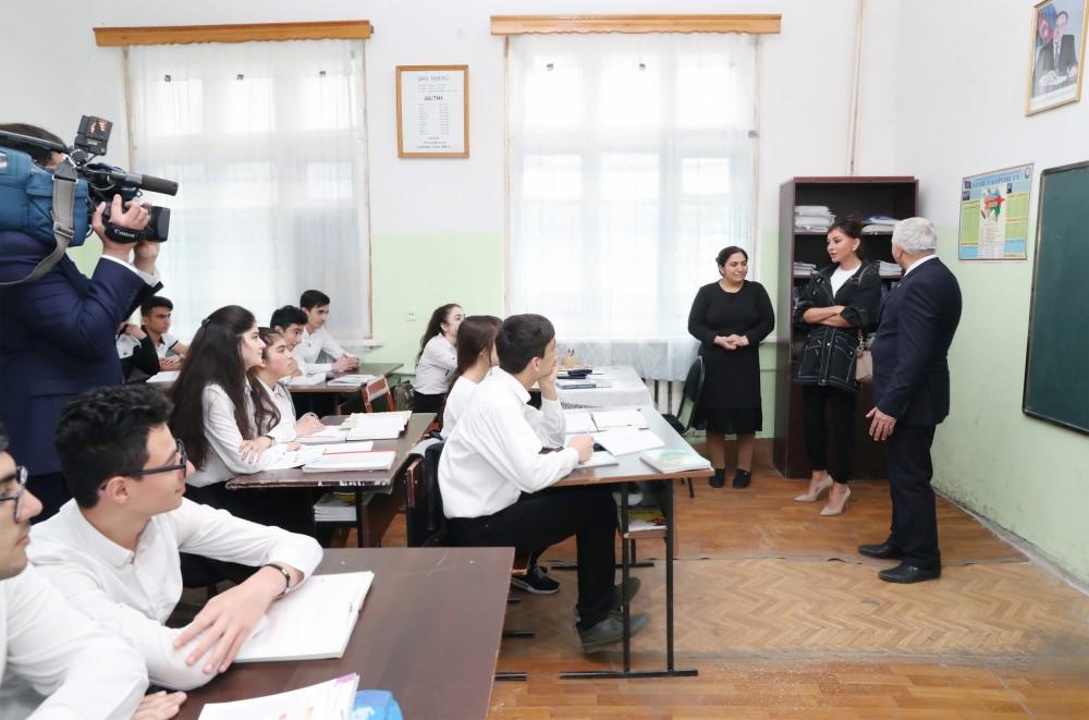 Первый вице-президент Мехрибан Алиева ознакомилась с условиями в яслях-детском саду №229 в Бузовне, в гимназии в Мардакяне и школе №32 Лачинского района (ФОТО) (версия 2)