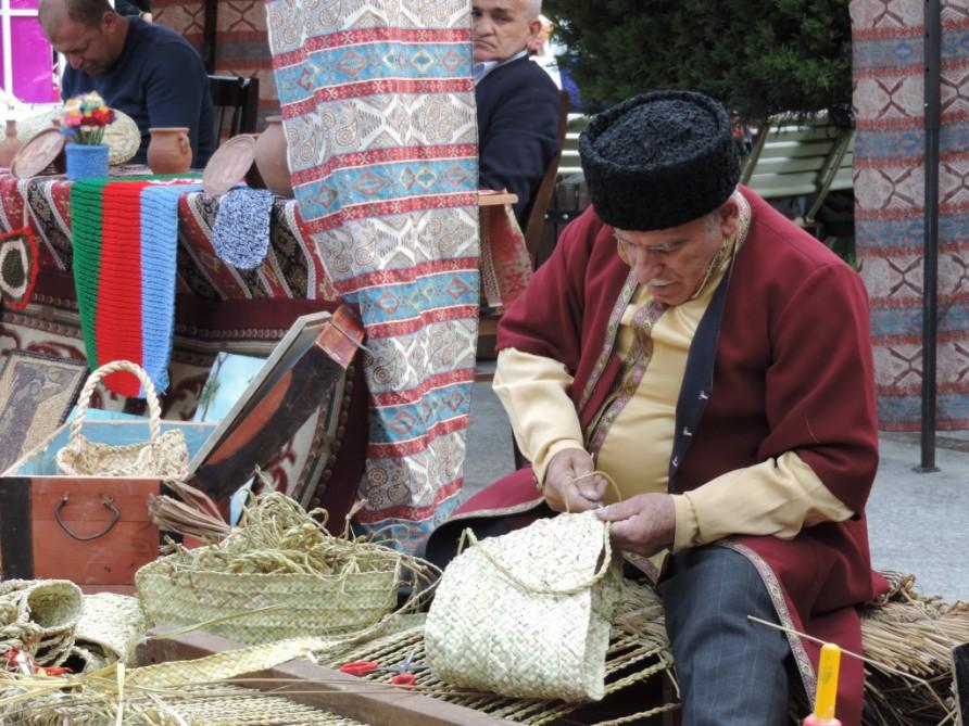 Гусарские бабушки вызвали удивление в Хачмазе (ФОТО)