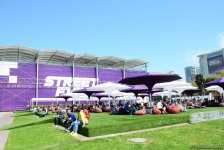 Зрители Гран При Формулы 1 SOCAR Азербайджан совмещают полезное с приятным (ФОТО)