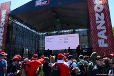 Зрители Гран При Формулы 1 SOCAR Азербайджан совмещают полезное с приятным (ФОТО)