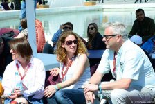 Зрители Гран При Формулы 1 SOCAR Азербайджан совмещают полезное с приятным (ФОТО)