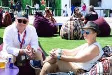 Зрители Гран При Формулы 1 SOCAR Азербайджан совмещают полезное с приятным (ФОТО)