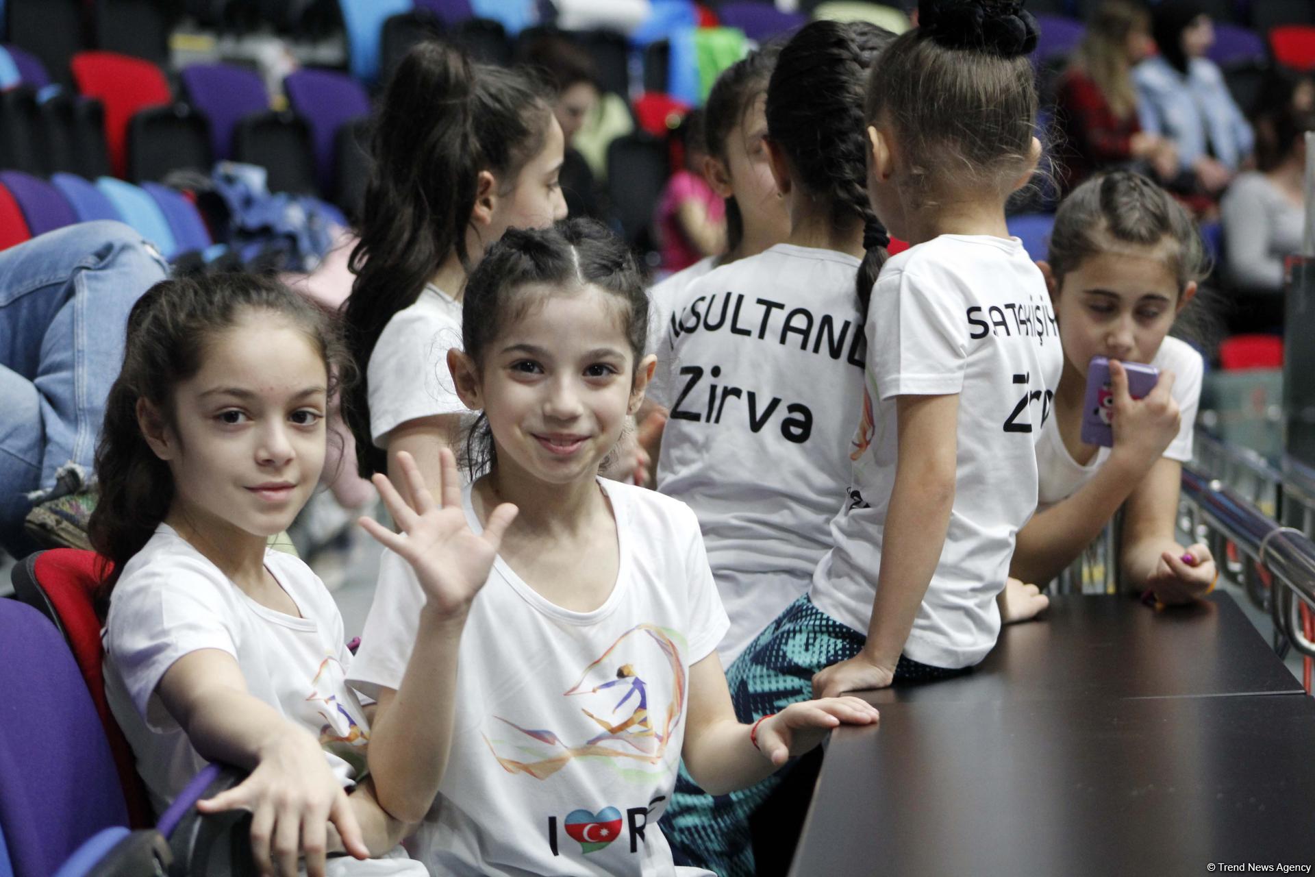 Радость детей на Кубке мира по художественной гимнастике в Баку (ФОТО)