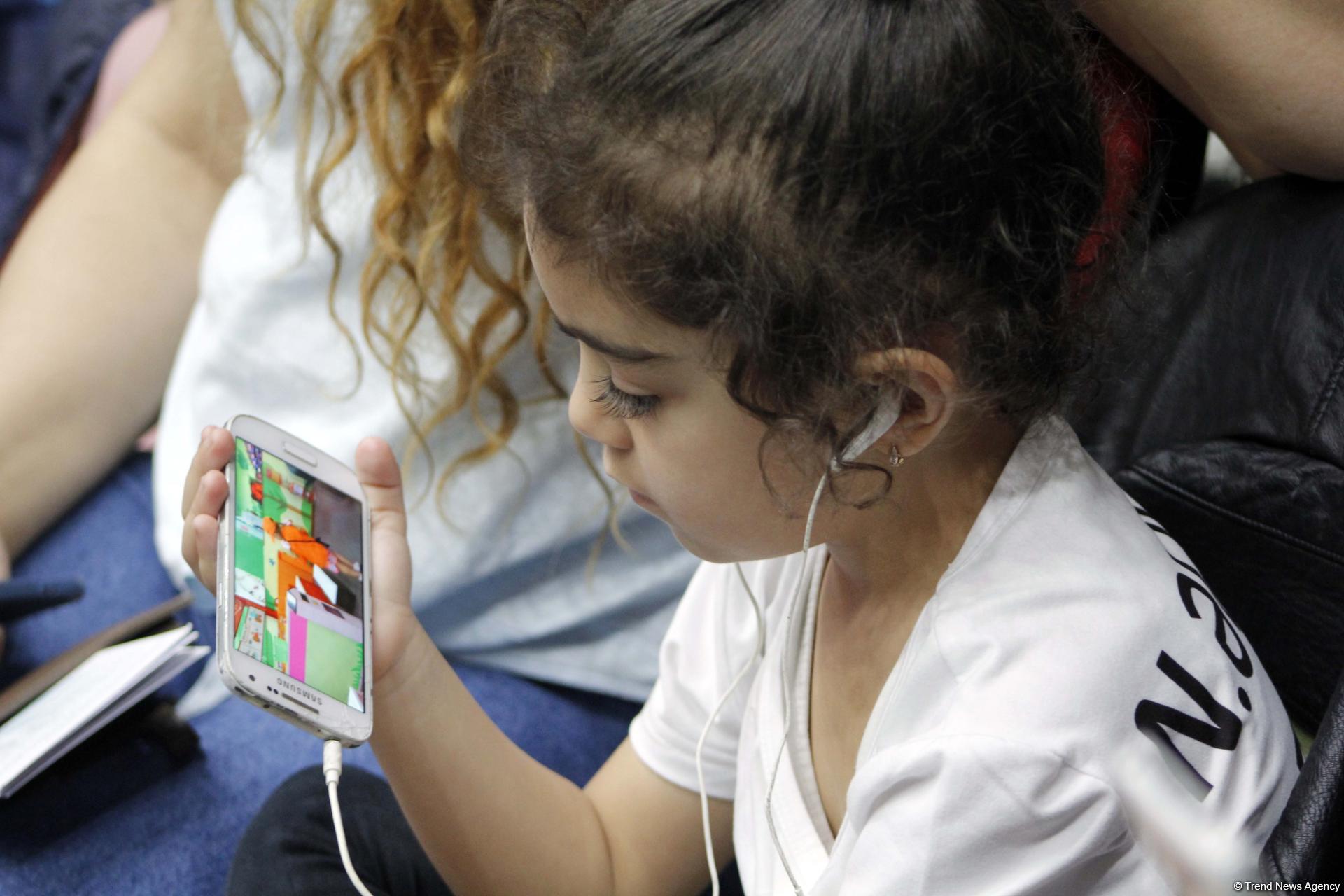 Радость детей на Кубке мира по художественной гимнастике в Баку (ФОТО)