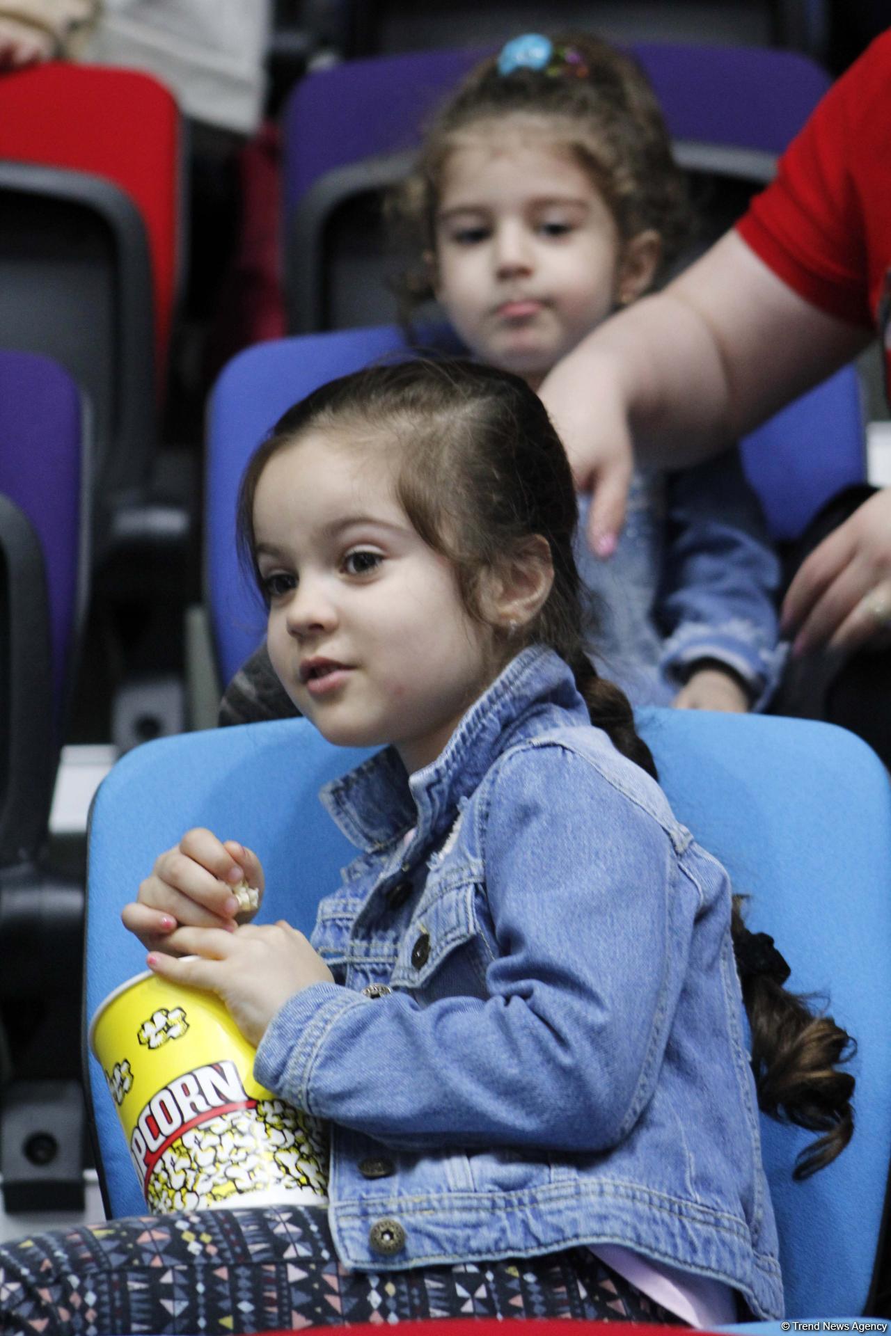 Радость детей на Кубке мира по художественной гимнастике в Баку (ФОТО)