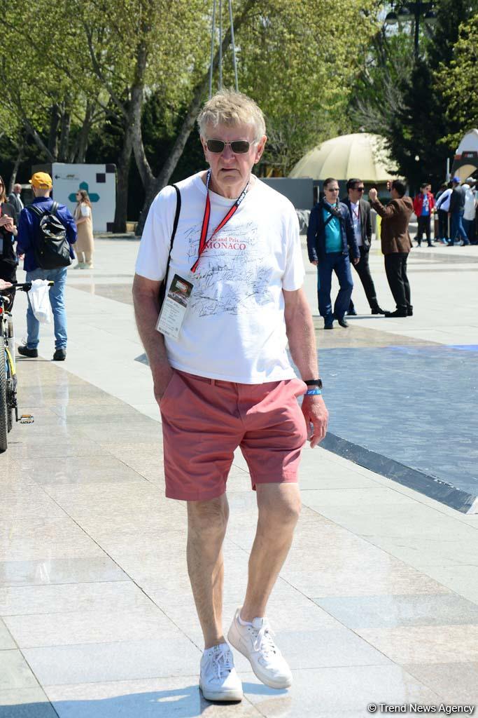 Зрители Гран При Формулы 1 SOCAR Азербайджан совмещают полезное с приятным (ФОТО)