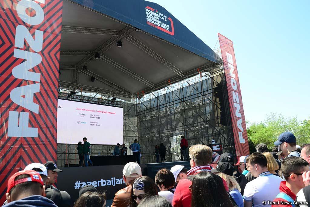 Зрители Гран При Формулы 1 SOCAR Азербайджан совмещают полезное с приятным (ФОТО)