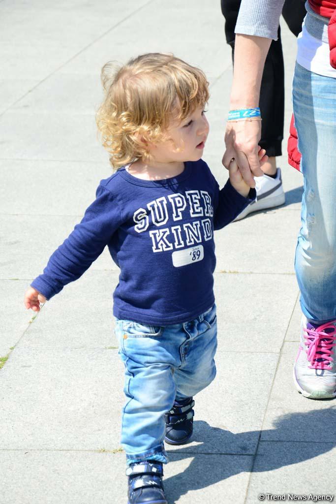 Зрители Гран При Формулы 1 SOCAR Азербайджан совмещают полезное с приятным (ФОТО)