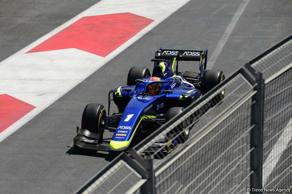 В рамках Гран при Формулы 1 SOCAR Азербайджан стартовала вторая гонка F2 (ФОТО)