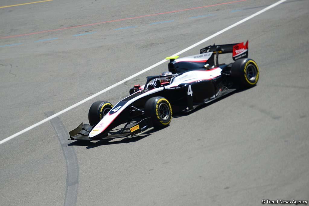 В рамках Гран при Формулы 1 SOCAR Азербайджан стартовала вторая гонка F2 (ФОТО)
