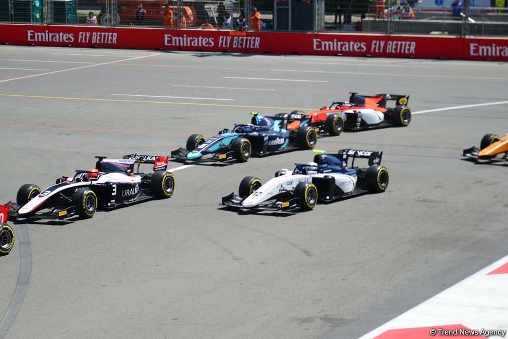 В рамках Гран при Формулы 1 SOCAR Азербайджан стартовала вторая гонка F2 (ФОТО)