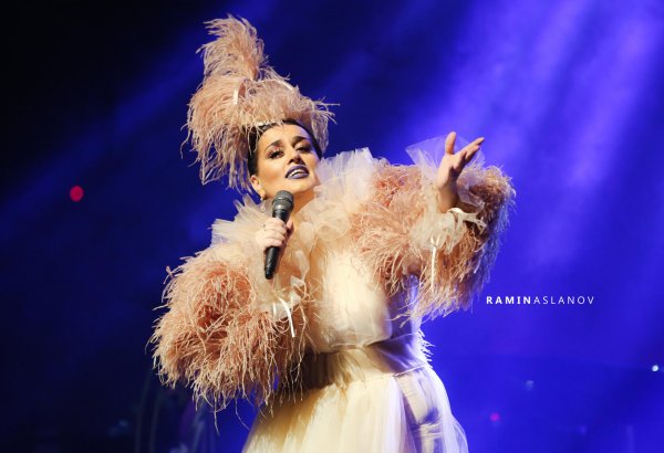 Феерическое шоу экстравагантной Эльзы Сеидджахан поразило масштабом (ВИДЕО, ФОТО)