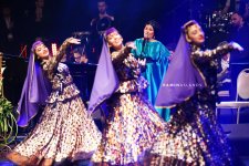 Феерическое шоу экстравагантной Эльзы Сеидджахан поразило масштабом (ВИДЕО, ФОТО)