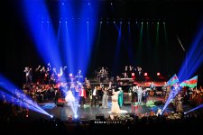 Феерическое шоу экстравагантной Эльзы Сеидджахан поразило масштабом (ВИДЕО, ФОТО)